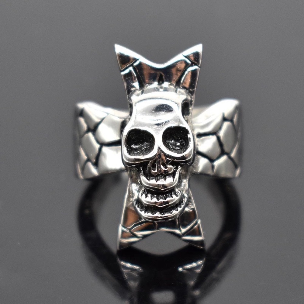 Skull ring